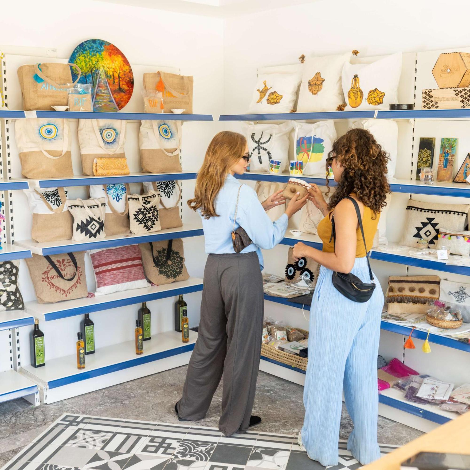 Radisson Blu Resort Аль-Хосейма Екстер'єр фото Souvenir shop in Santorini, Greece