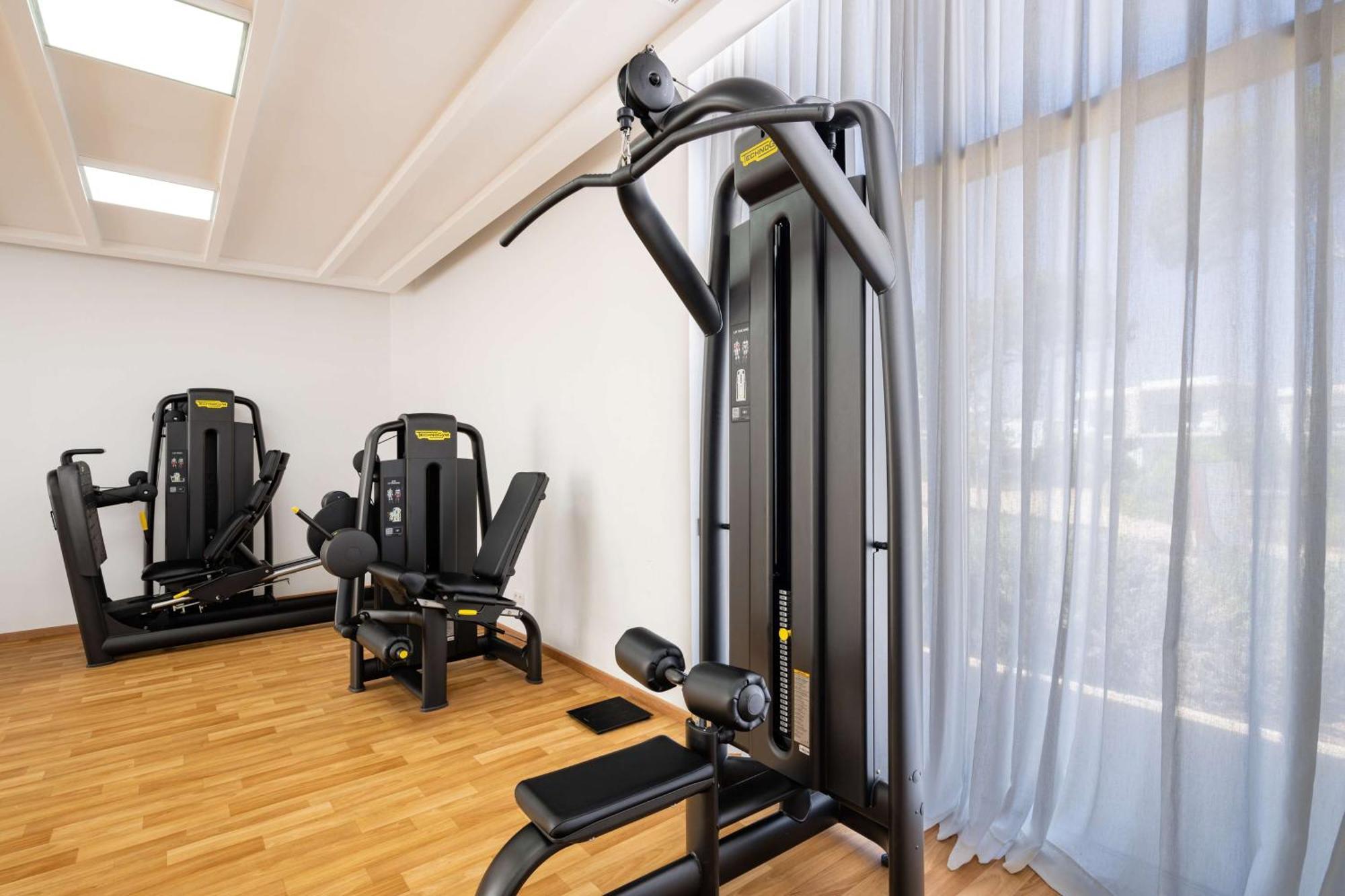 Radisson Blu Resort Аль-Хосейма Екстер'єр фото A Technogym selection