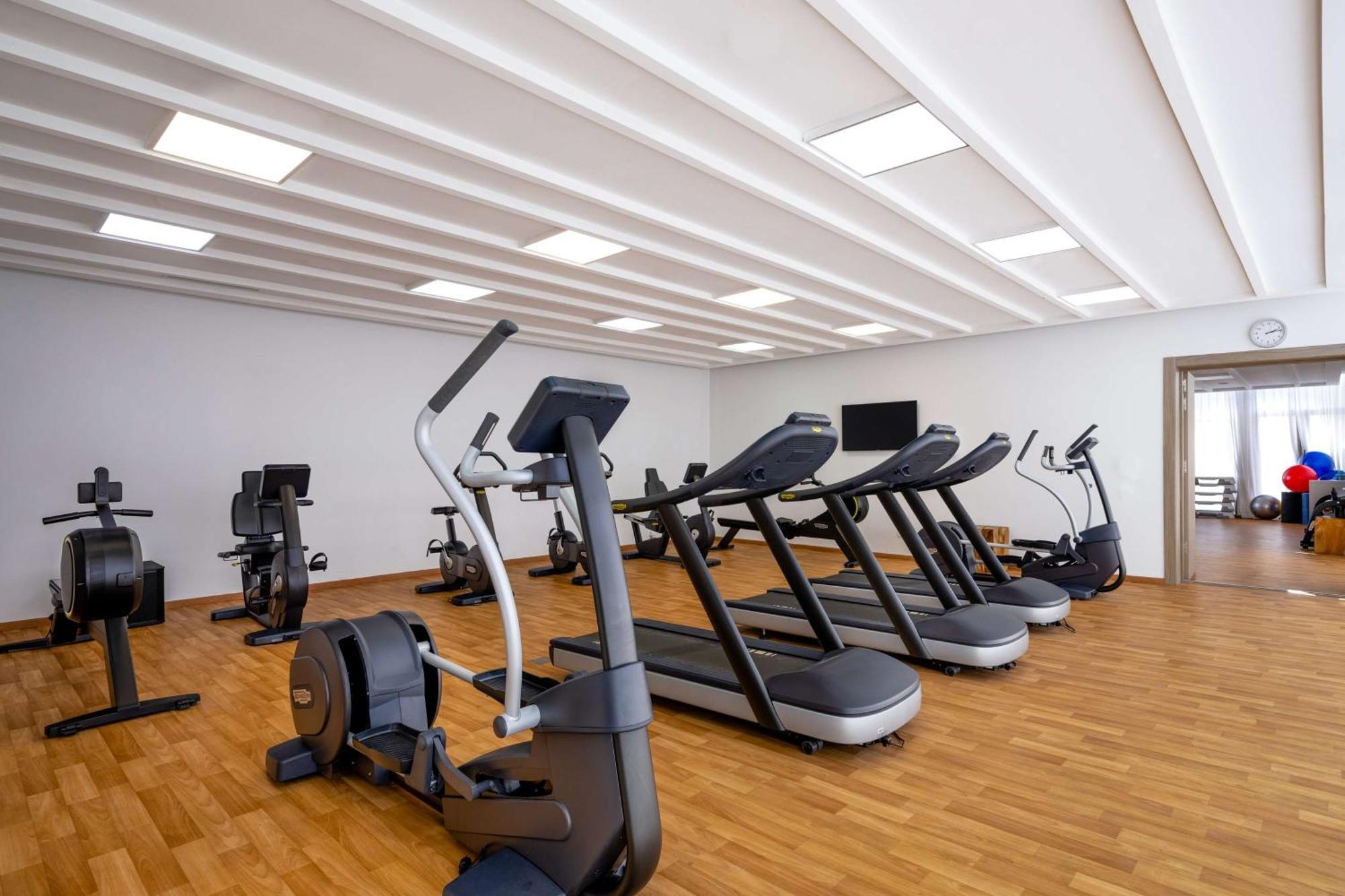 Radisson Blu Resort Аль-Хосейма Екстер'єр фото A gym