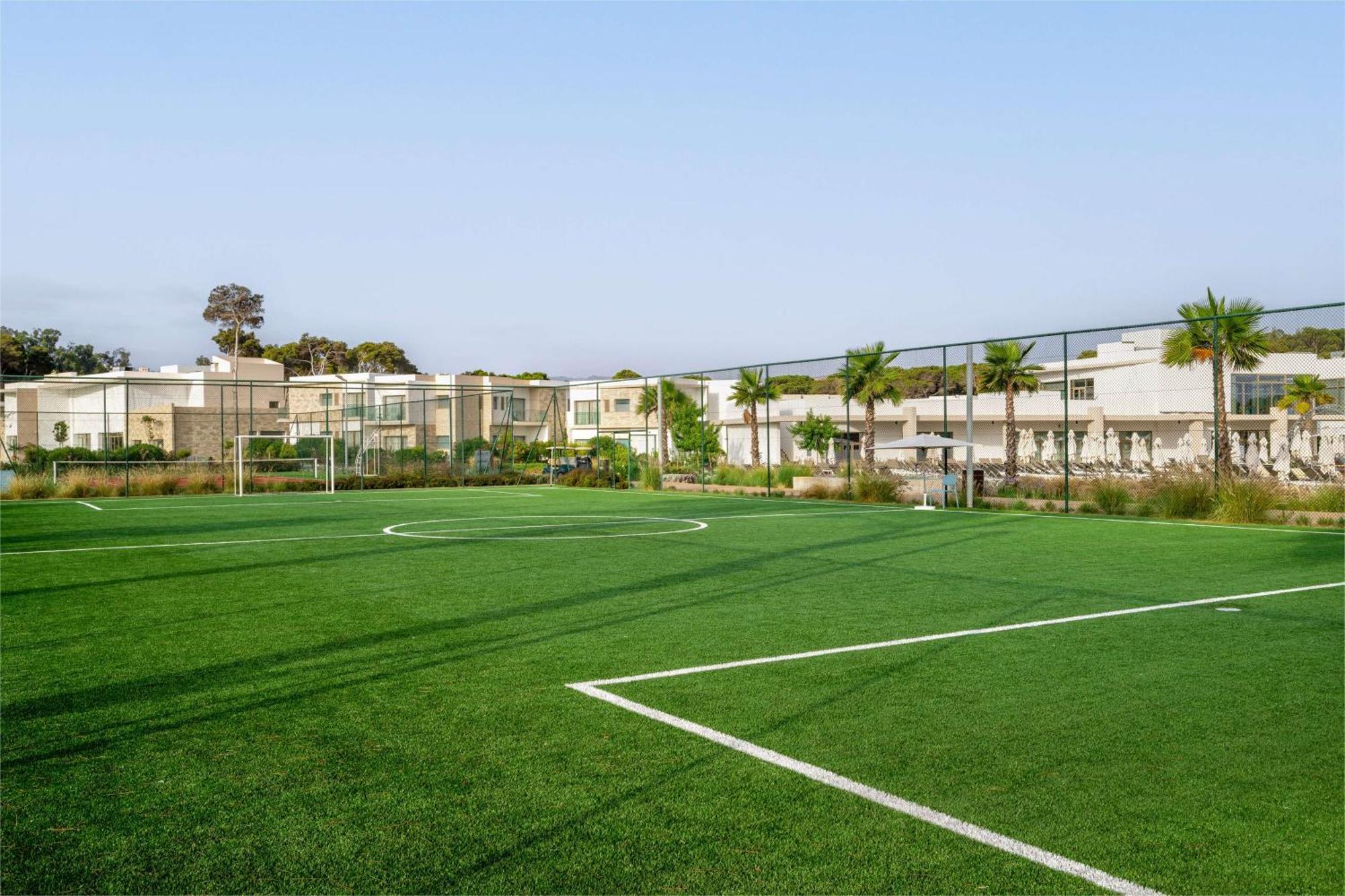Radisson Blu Resort Аль-Хосейма Екстер'єр фото The football field