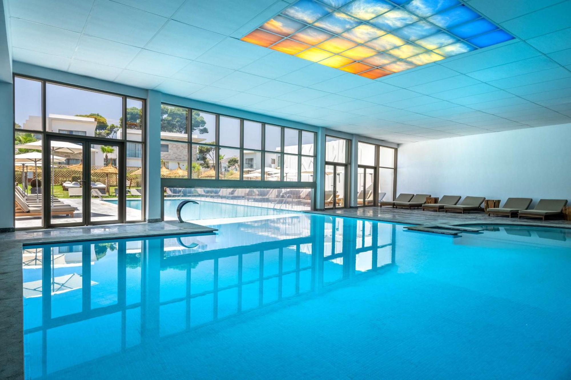 Radisson Blu Resort Аль-Хосейма Екстер'єр фото The swimming pool at the hotel