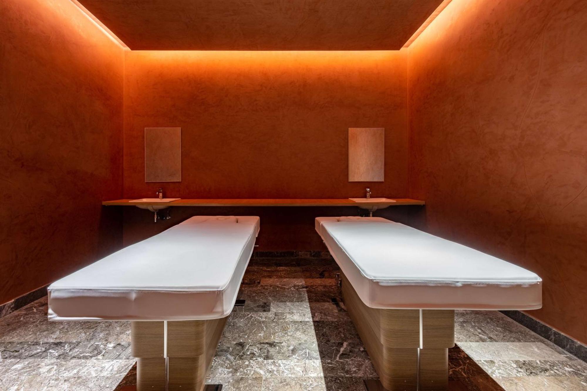Radisson Blu Resort Аль-Хосейма Екстер'єр фото The spa at The Ritz-Carlton, Hong Kong