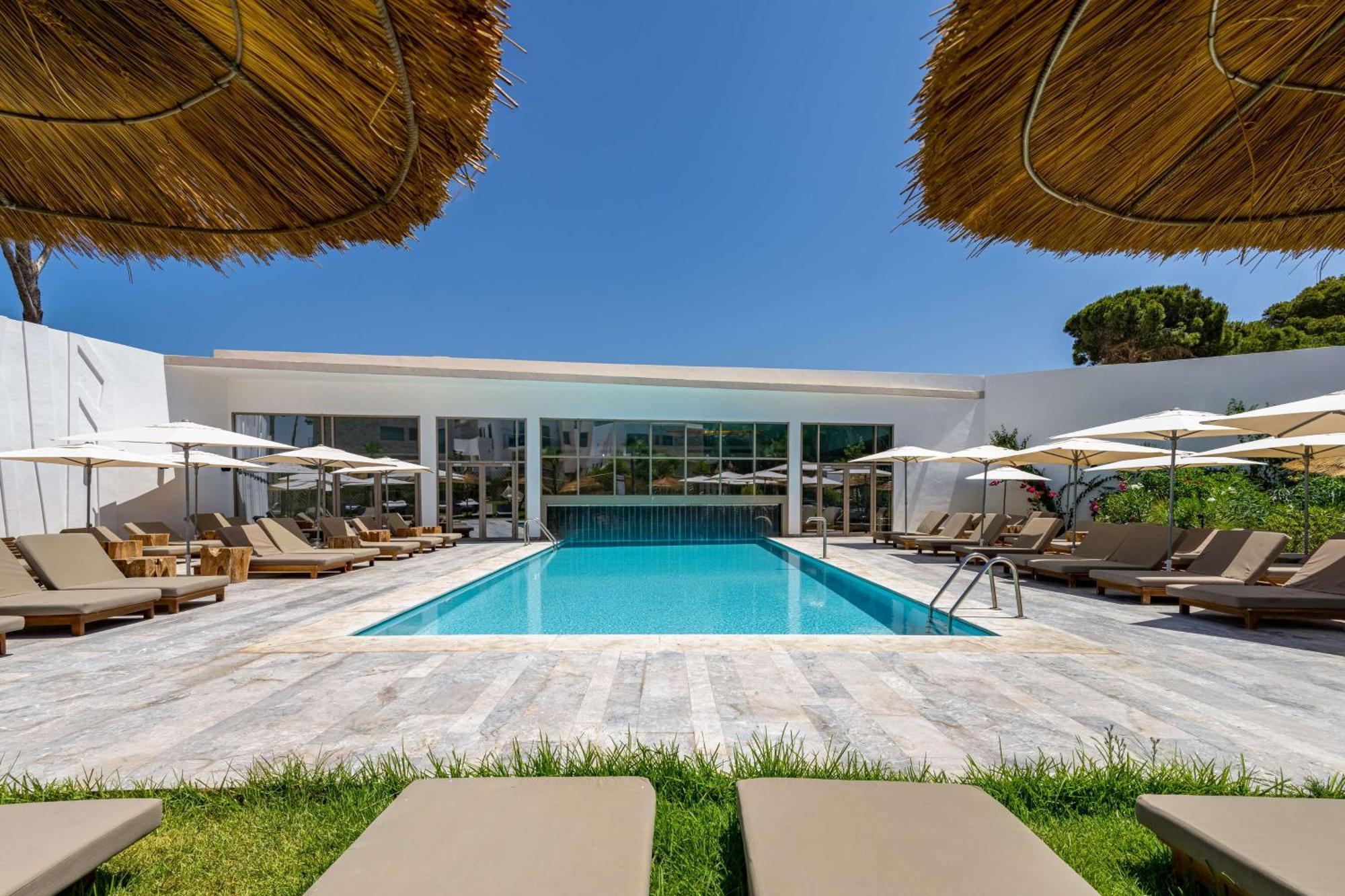 Radisson Blu Resort Аль-Хосейма Екстер'єр фото The pool at the hotel