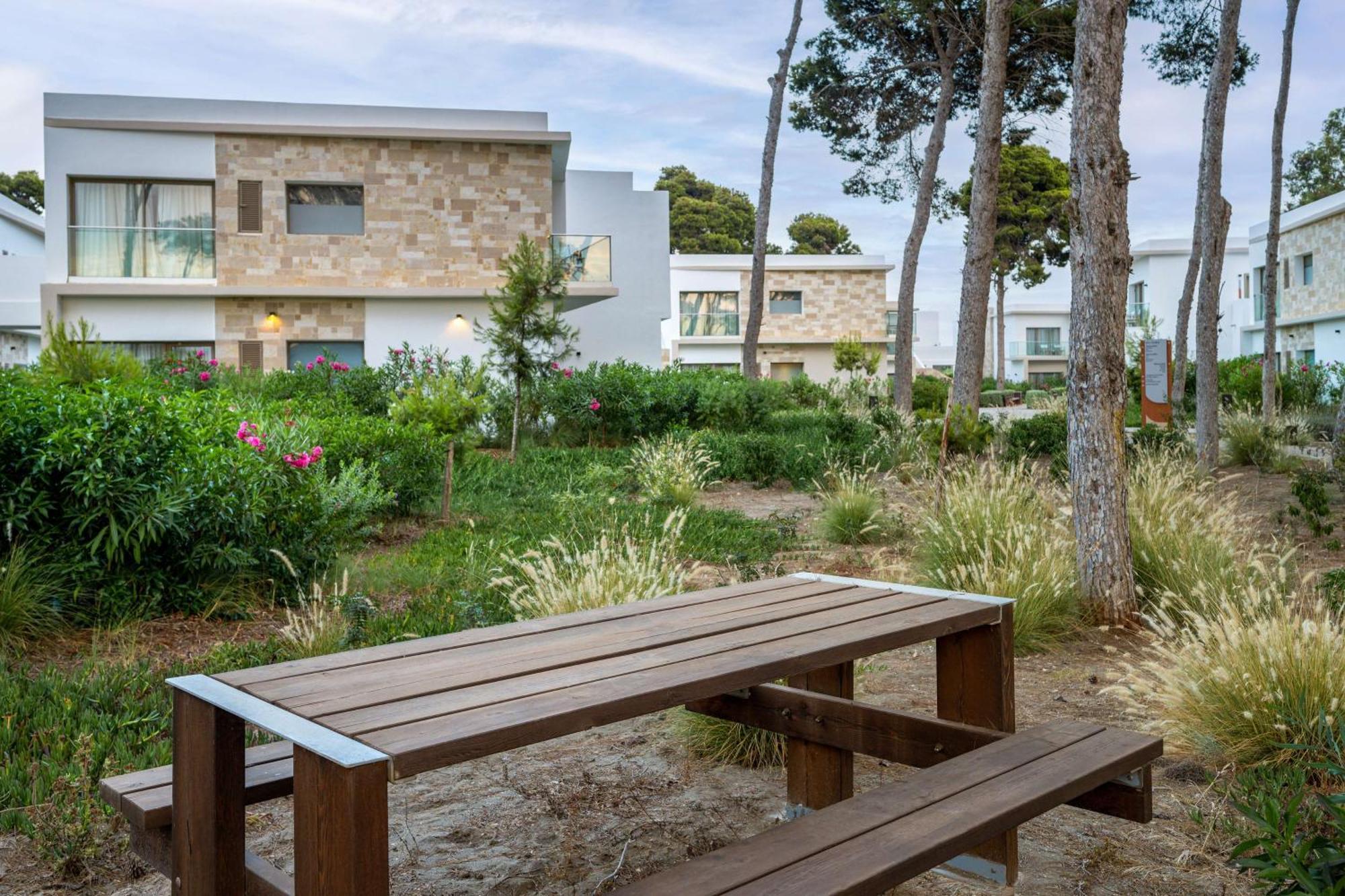 Radisson Blu Resort Аль-Хосейма Екстер'єр фото The campus of the University of Lleida