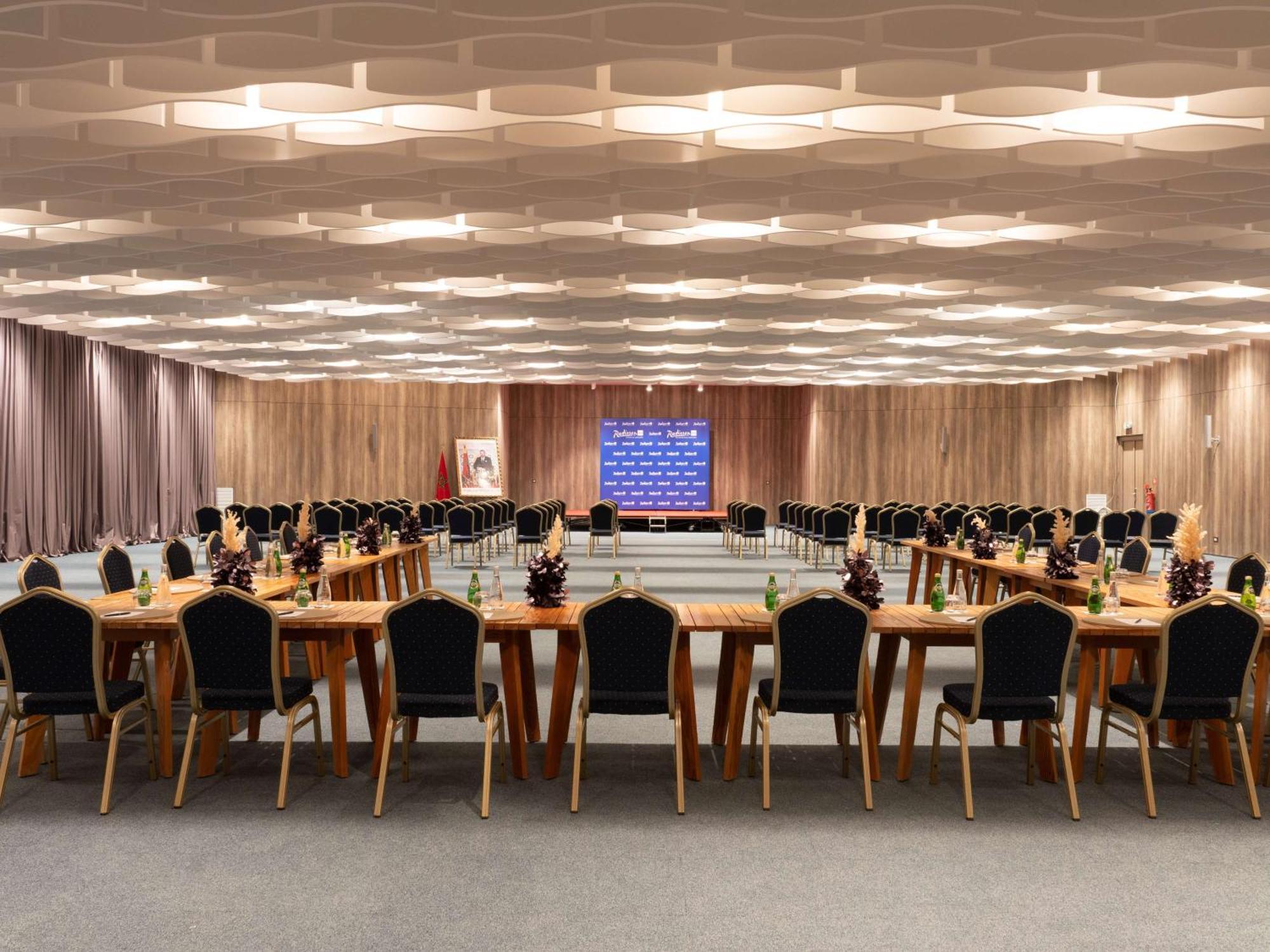 Radisson Blu Resort Аль-Хосейма Екстер'єр фото The conference hall