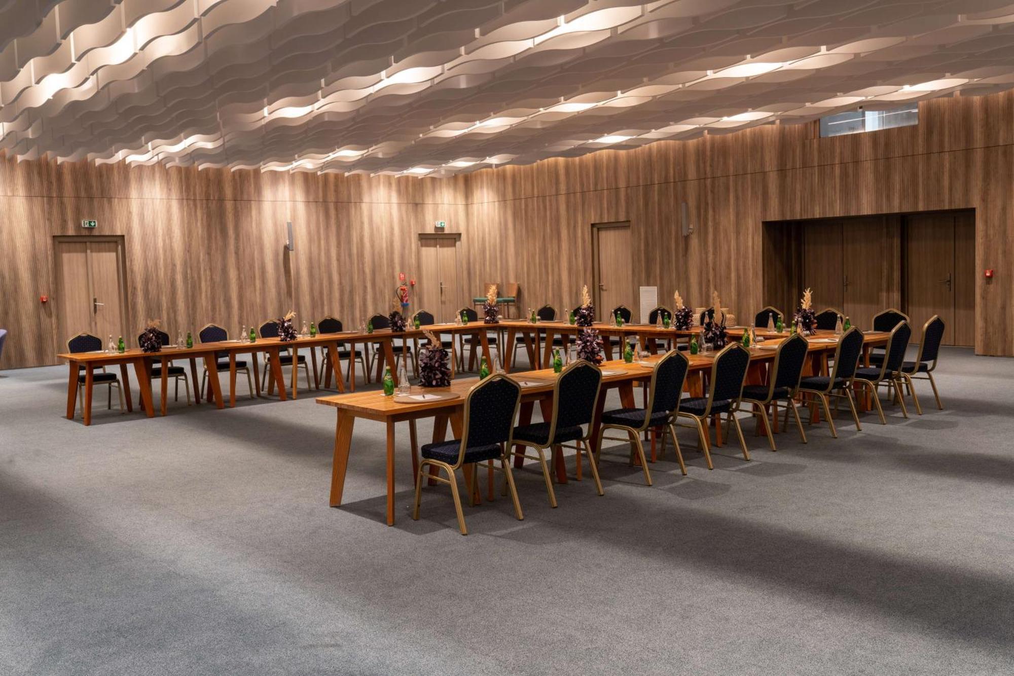 Radisson Blu Resort Аль-Хосейма Екстер'єр фото The conference room of the German Bundestag