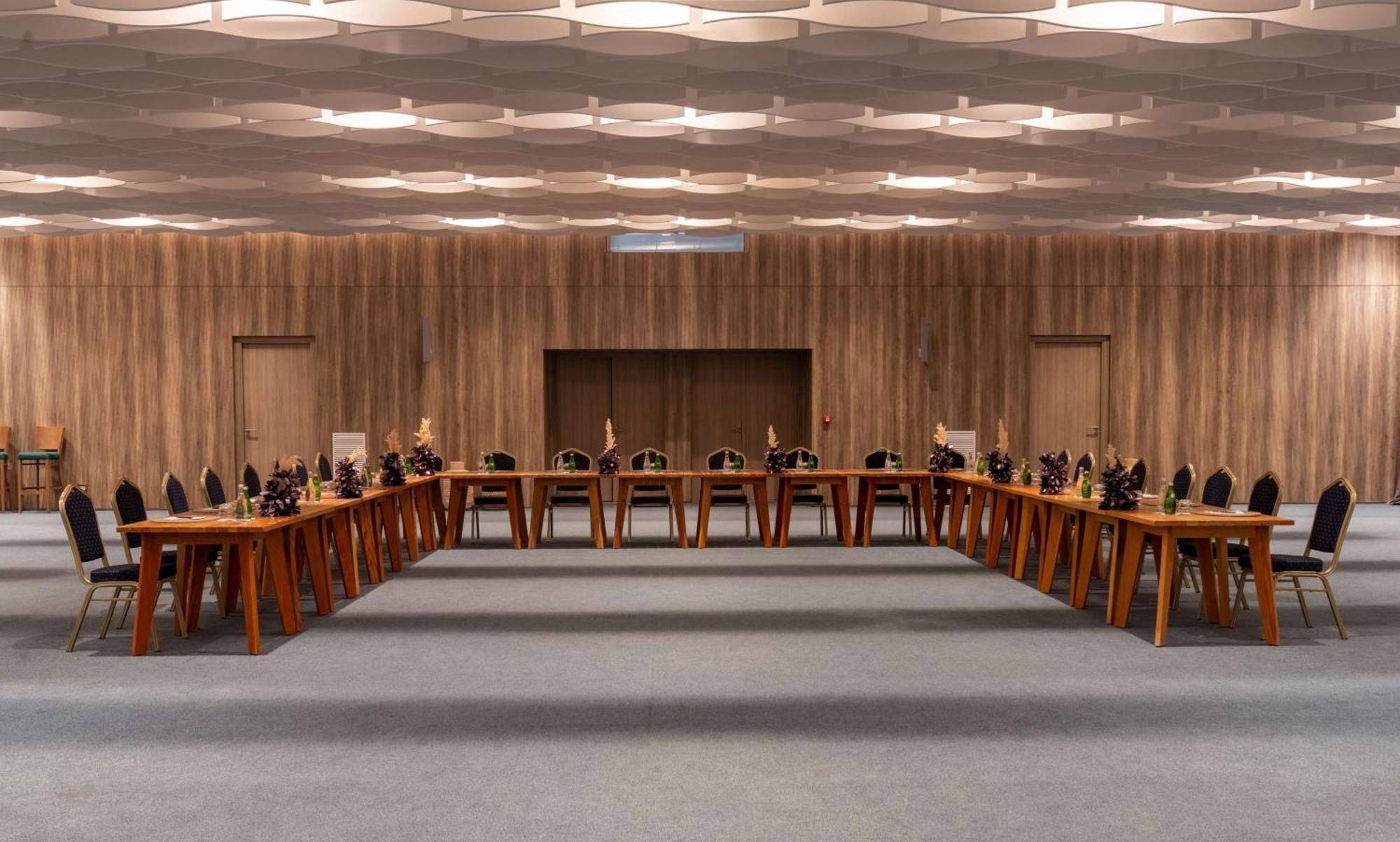 Radisson Blu Resort Аль-Хосейма Екстер'єр фото The conference room of the Federal Council