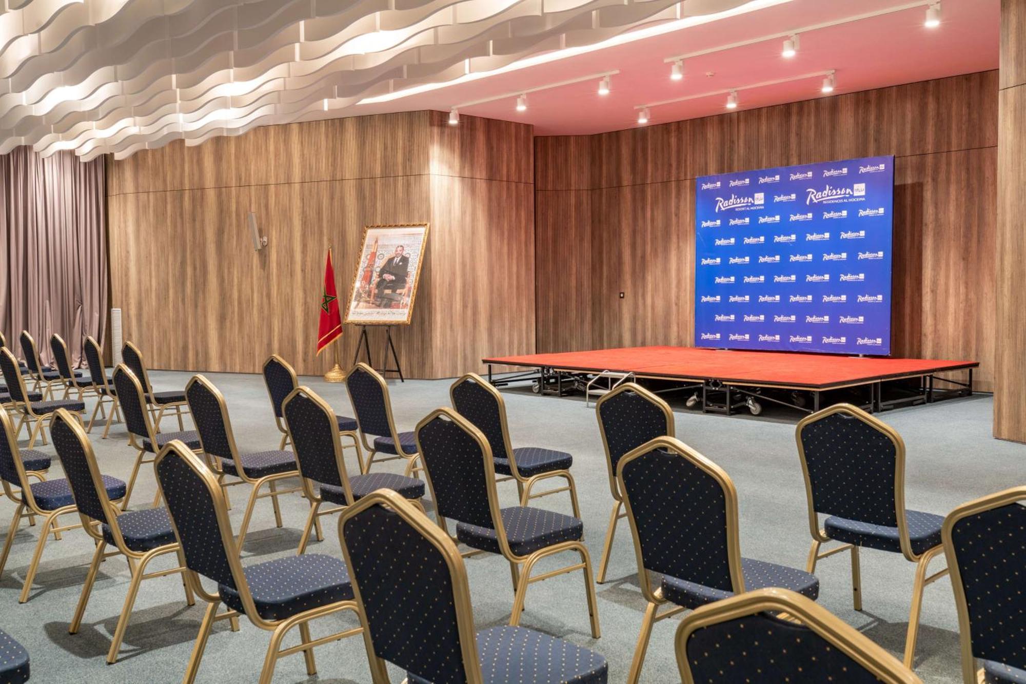 Radisson Blu Resort Аль-Хосейма Екстер'єр фото The press conference room of the Federal Council