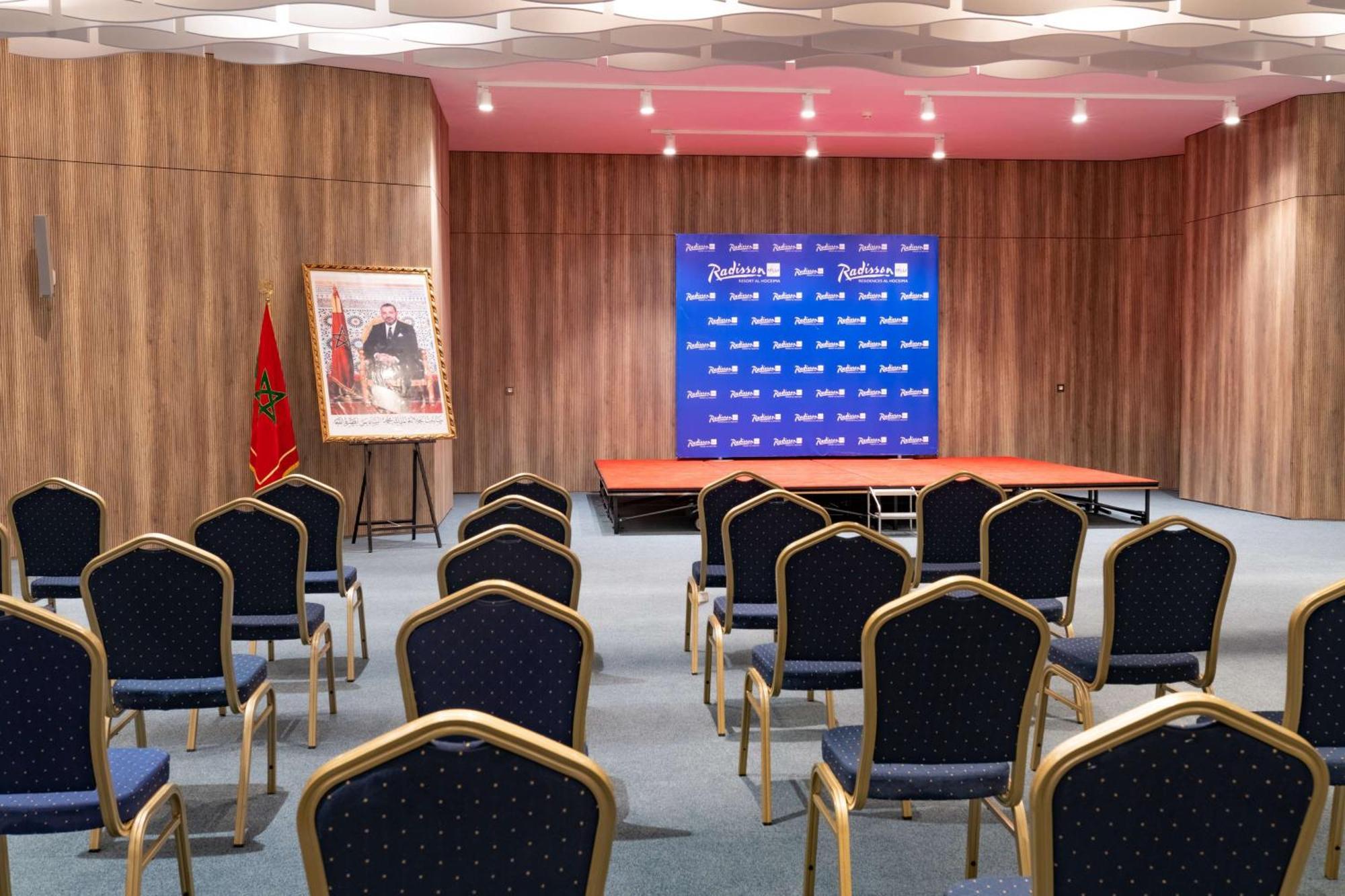 Radisson Blu Resort Аль-Хосейма Екстер'єр фото The press conference room of the Moroccan parliament