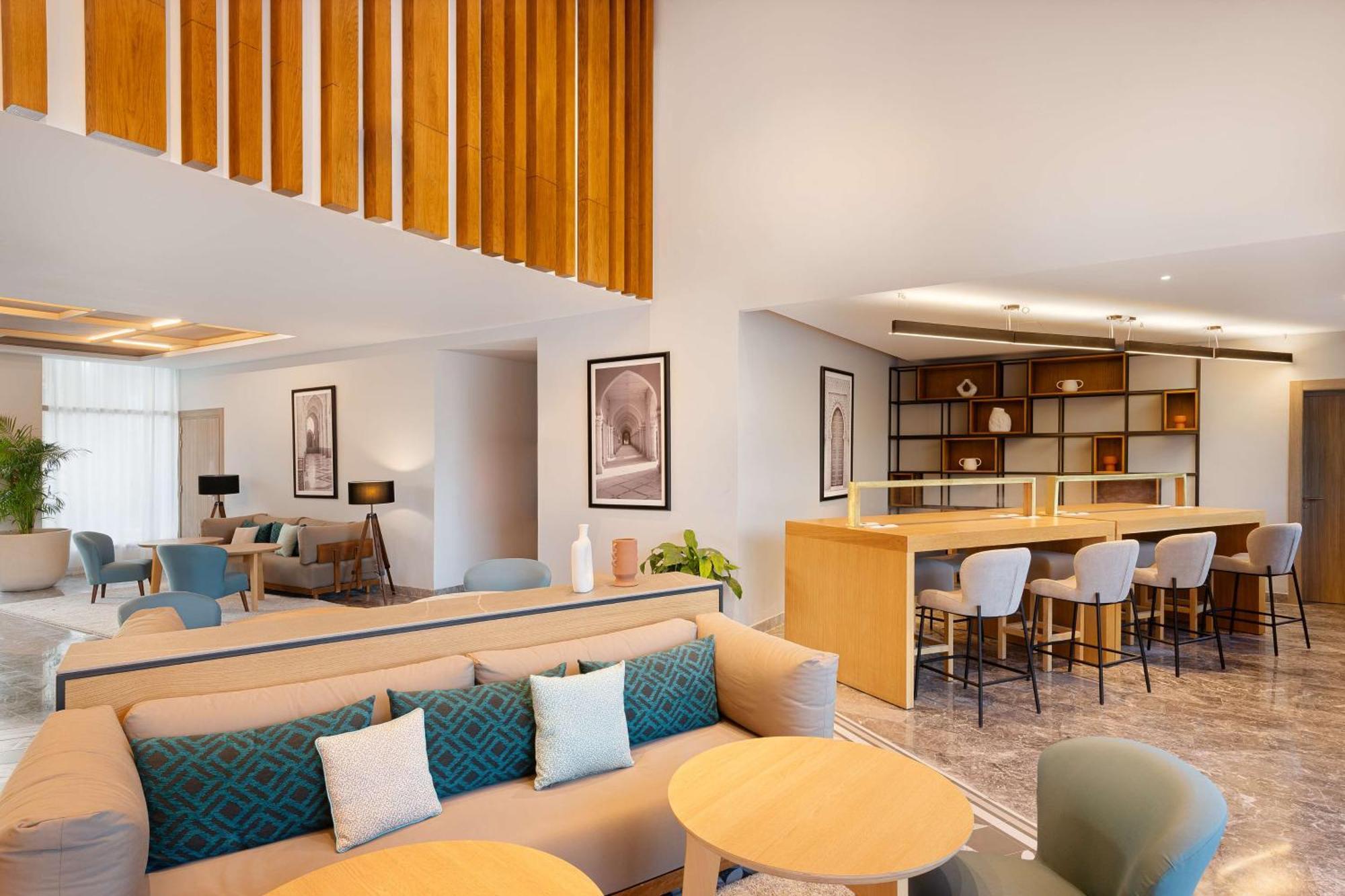 Radisson Blu Resort Аль-Хосейма Екстер'єр фото The lounge at the airport